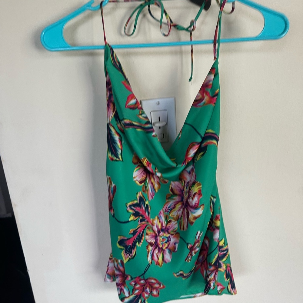 Cute Halter top size xs
